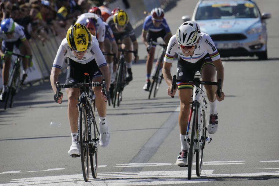 Volata tra Elizabeth Armitstead e Emma Johansson al Giro delle Fiandre donne. Afp